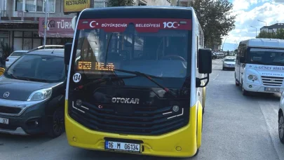 Park ettiği aracından indiği sırada yolcu minibüsü çarptı, ağır yaralandı