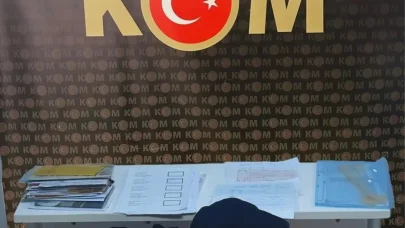 'PTT görevlisi' kıyafeti giyip dolandırıcılık yapan şüpheliye gözaltı