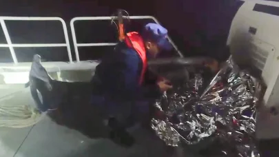 Sakarya- Teknesi alabora olan balıkçıyı Sahil Güvenlik ekibi kurtardı /Video eklendi