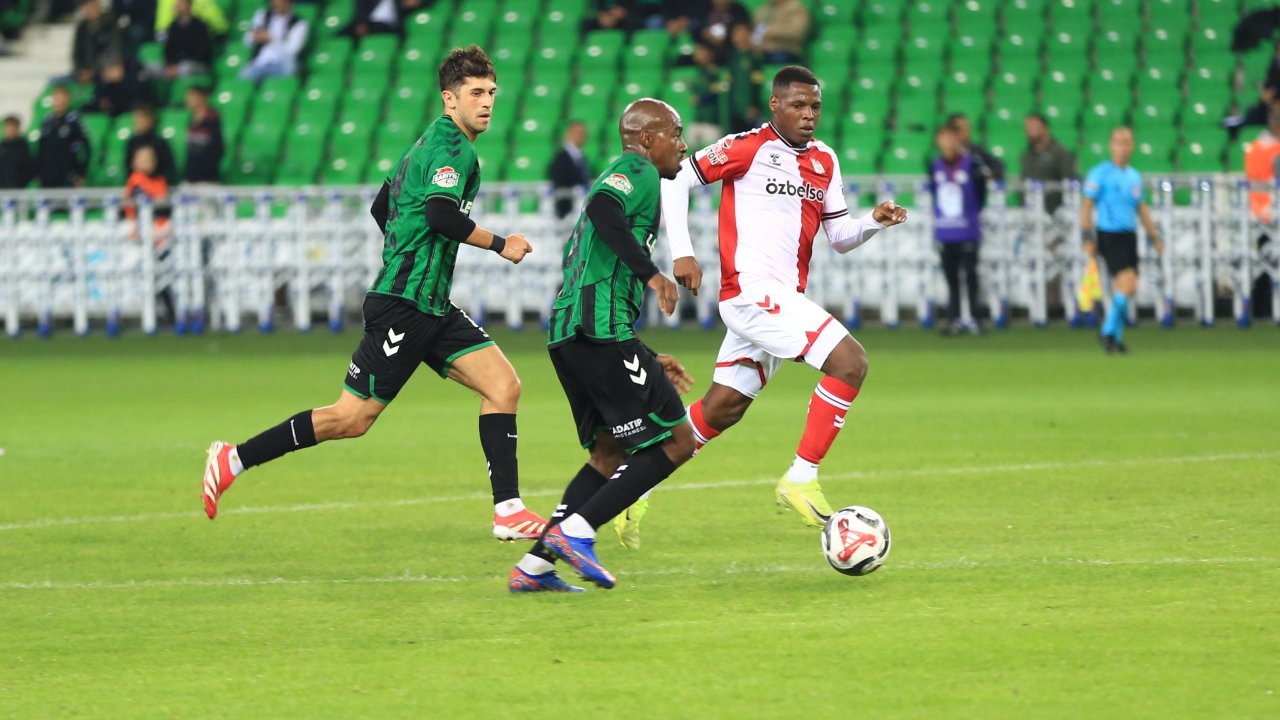 Sakaryaspor 7 yabancıyla maçı tamamladı, Sivasspor federasyona başvurdu