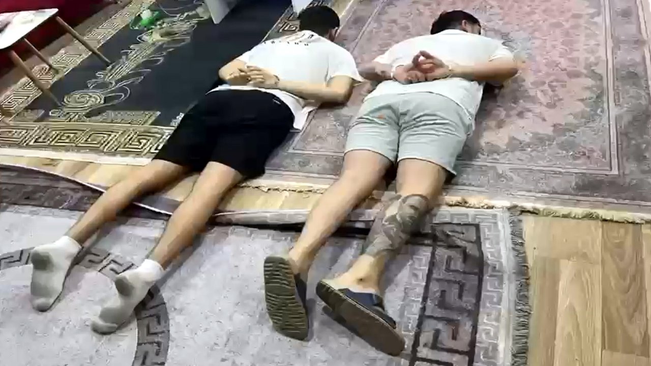 Suç örgütünün firari şüphelileri, saklandıkları bağ evinde yakalandı