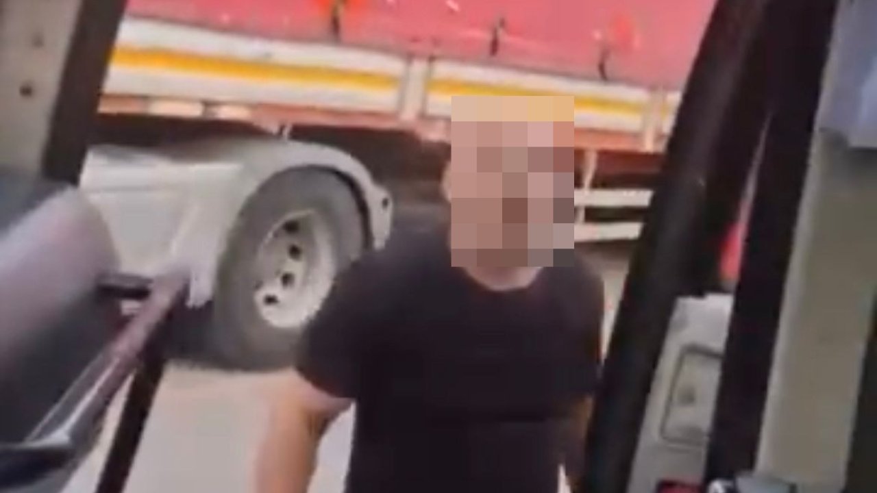 Sürücülerin ‘ters yön’ kavgası kamerada
