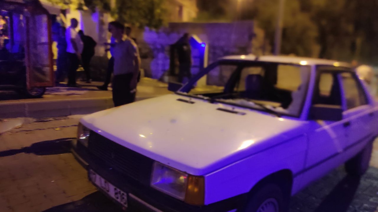 Tartıştığı kişinin yanına gitmek istediği sırada otomobil çarptı