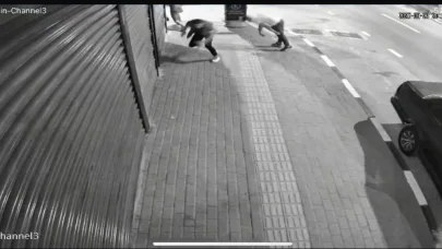 Tartıştığı kişiyi tabancayla başından vurdu; olay anı kamerada