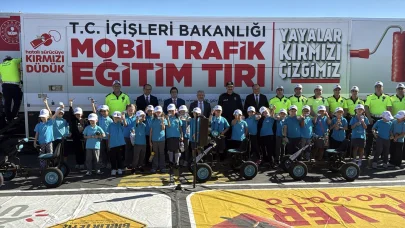 Tekirdağ'da öğrencilere mobil TIR'da trafik eğitimi verildi