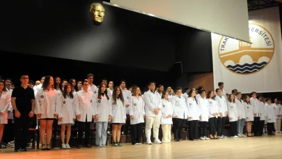 Trakya Üniversitesi’nde hekim adaylarına ‘beyaz önlük’ töreni