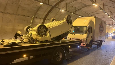 Tünelde kamyonetle çarpışan otomobil takla attı; sürücü yaralandı