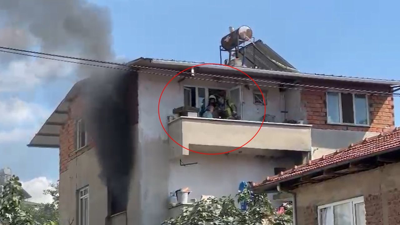 Yangında mahsur kalan kadını, itfaiye ekipleri kurtardı