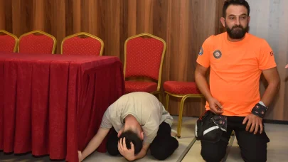 Yıldırım Belediyesi ekipleri, ilçedeki okullarda afet farkındalık eğitimi verdi