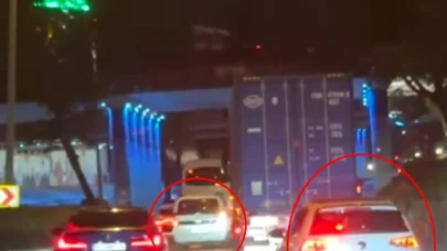 Yoğun trafikte makas atan sürücülerin tehlikeli ilerleyişi kamerada