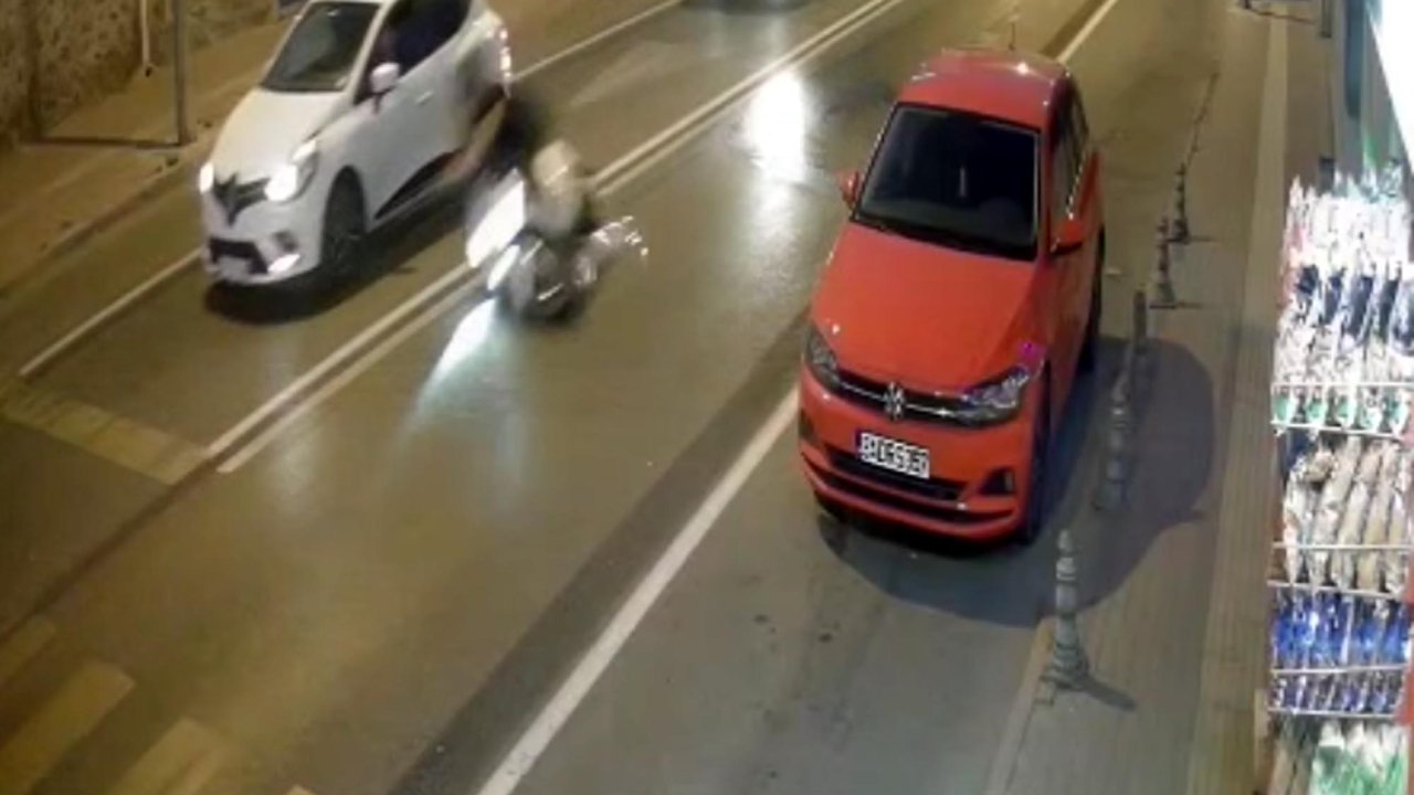 Yola dökülen yağ nedeniyle kayıp devrilen motosikletin sürücüsü yaralandı