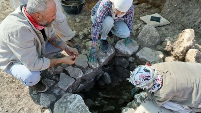 12 bin yıllık Çayönü Tepesi'nde 8 mezar gün yüzüne çıkarıldı