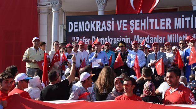 Başkan Baysan Demokrasi ve Şehitler Mitingi'ne Katıldı
