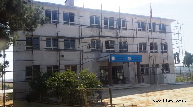 BÜYÜKŞEHİR BELEDİYESİNDEN OKULLARA BOYA DESTEĞİ