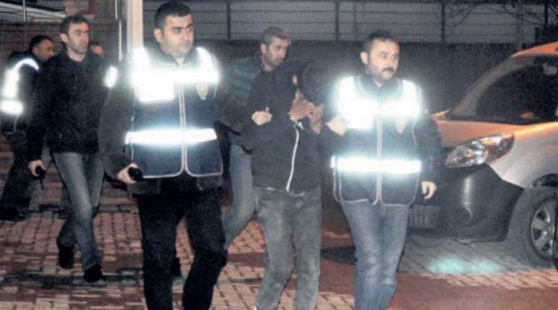 Dolandırıcılar parayı alırken yakalandı