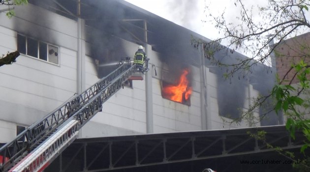 Fabrikadan Yükselen Alevler Korkuya Neden Oldu