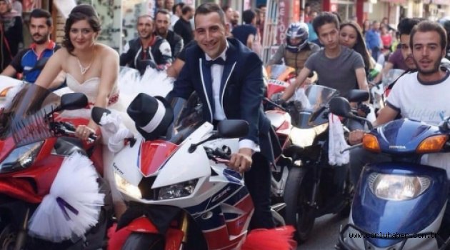Gelin Arabası Yerine Motosikletleri İle Gezdiler