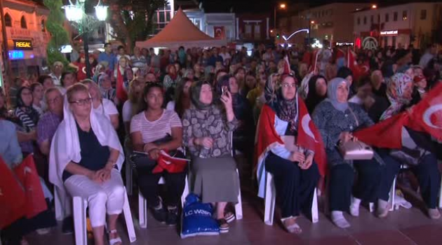 Gurbetçiler Tatil Yerine 'Demokrasi Nöbeti' Tutuyorlar