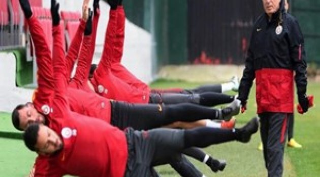 Mustafa Denizli üç ismin biletini kesti!