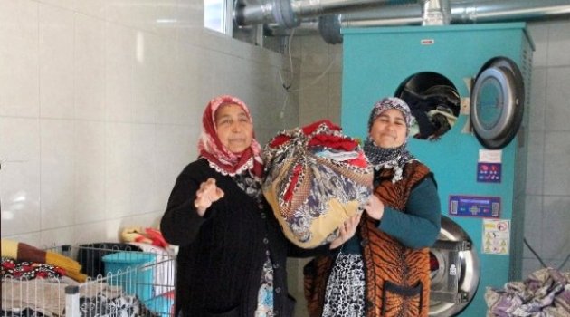 Romanlardan Ücretsiz Çamaşırhaneye Yoğun İlgi