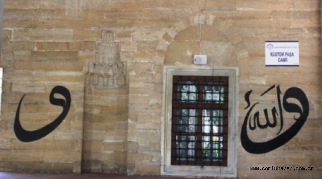 Rüstem Paşa Camii 469 Yıldır Ayakta