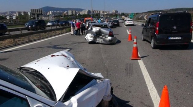 TEM'de 5 Araç Birbirine Girdi, Edirne İstikametinde Trafik Felç