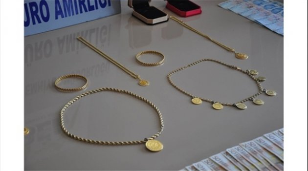 Yaşlı çifti 52 bin TL dolandırdı, yolda yürürken yakalandı