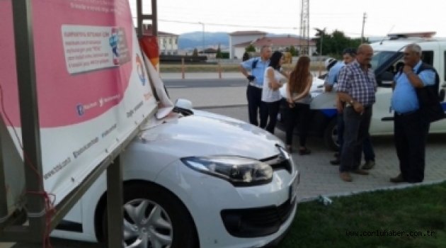 Yoldan Çıkan Otomobil Benzinliğe Daldı