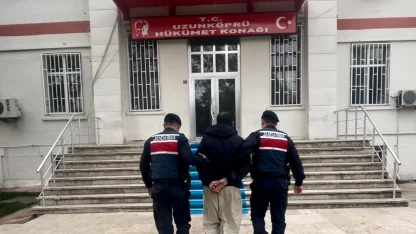 12 yıl hapis cezasıyla aranan firari hükümlüyü parmak izi yakalattı