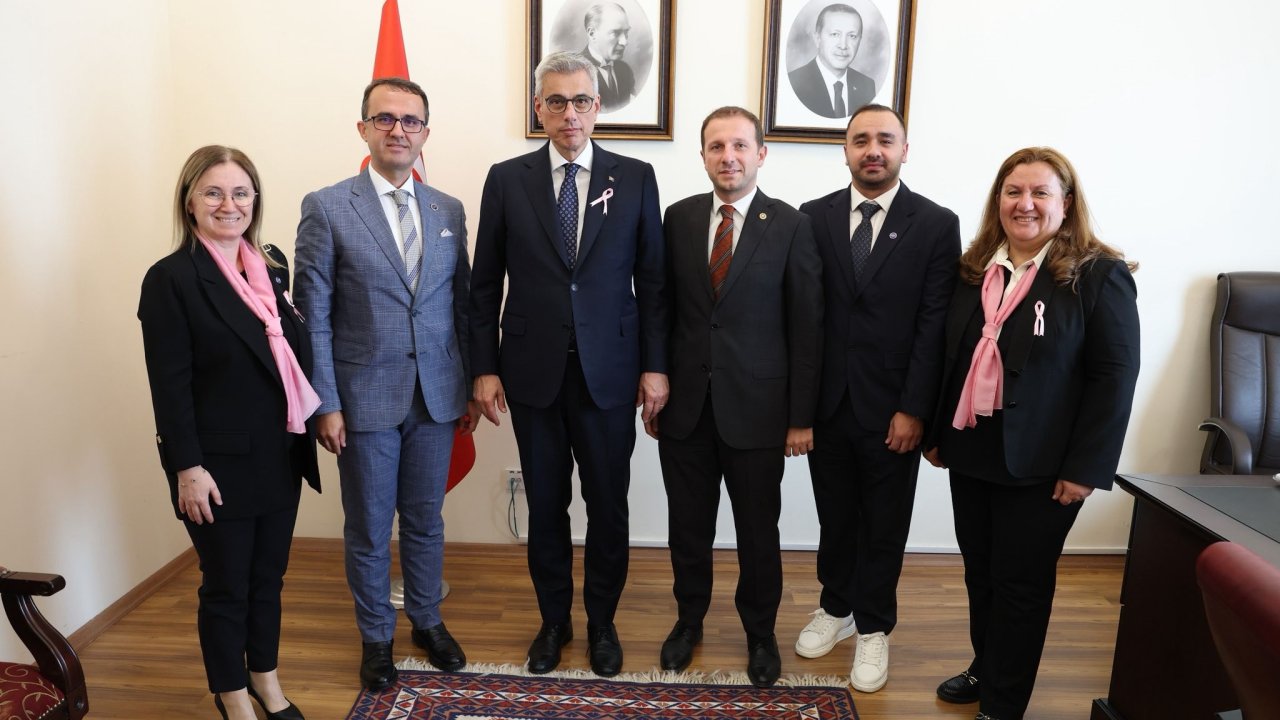 Bursa Kanserle Savaş Derneği&#039;nden Sağlık Bakanı Memişoğlu&#039;na ziyaret