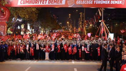 Bursa’da Cumhuriyet coşkusu: Edis sahne aldı