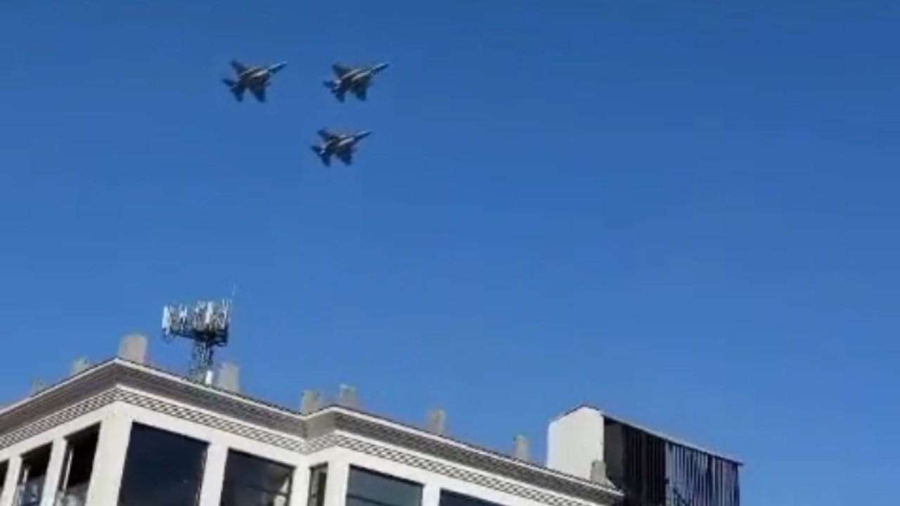 Bursa’da Cumhuriyet coşkusu, F-16’ların alçak uçuşuyla zirveye ulaştı