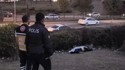 Bursa'da kavşakta erkek cesedi bulundu
