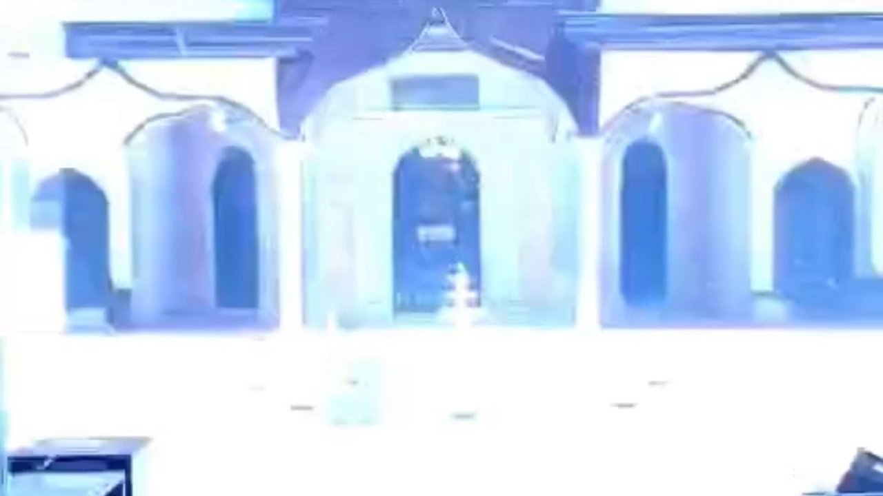 Bursa'da tarihi Emirsultan Camii’nin kubbesine yıldırım düştü