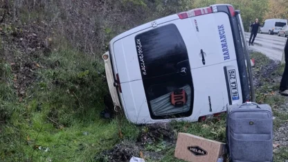 Bursa'da yolcu minibüsü devrildi: 1 yaralı