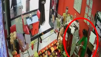 Çiğ köfte dükkanından para hırsızlığı kamerada