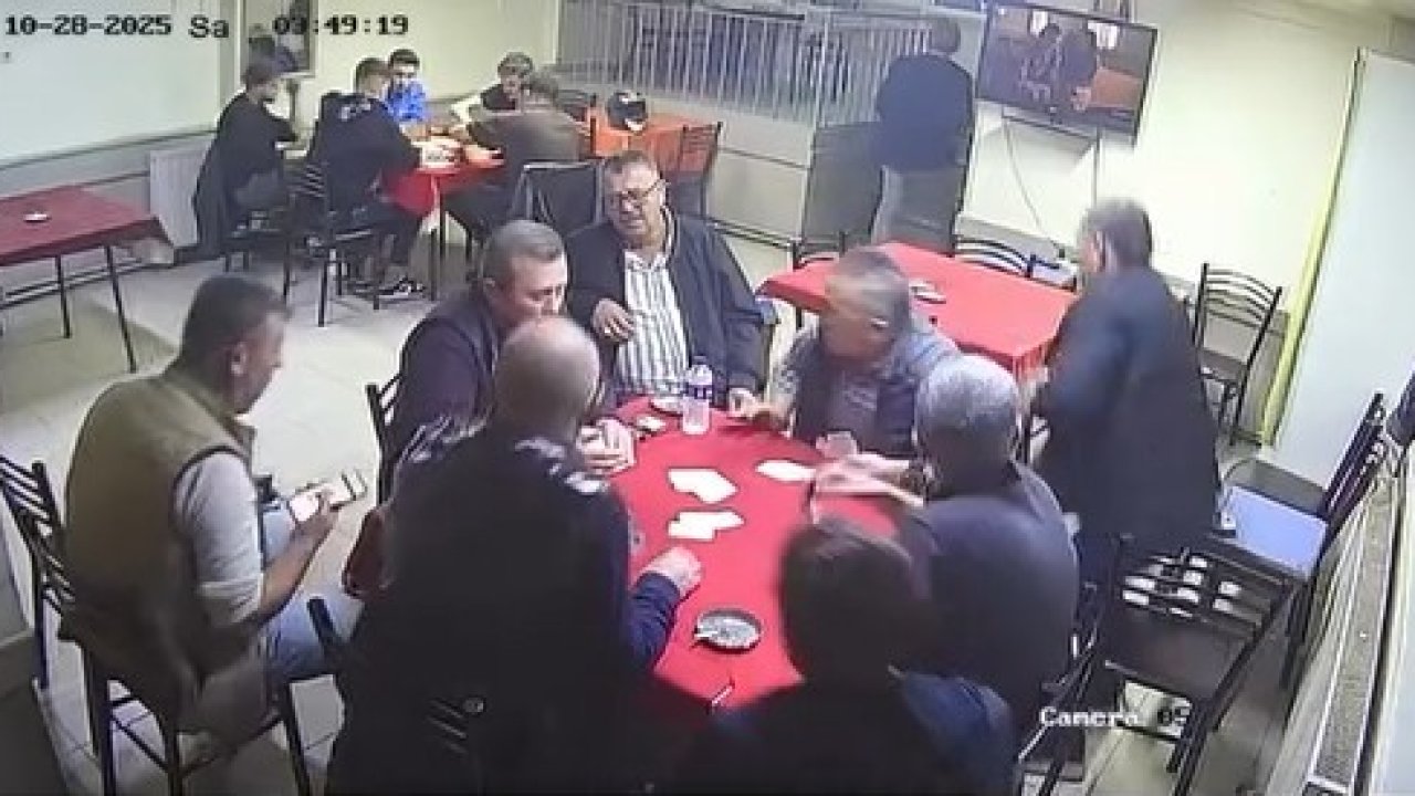 Depreme kıraathanede yakalananlar, panikle dışarı kaçtı