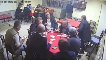 Depreme kıraathanede yakalananlar, panikle dışarı kaçtı