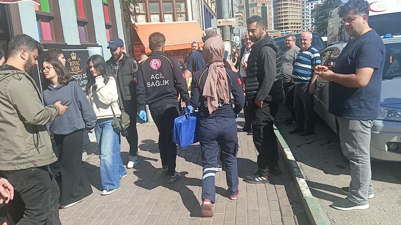 Dövmecilerin &#039;müşteri&#039; kavgası; 4 yaralı