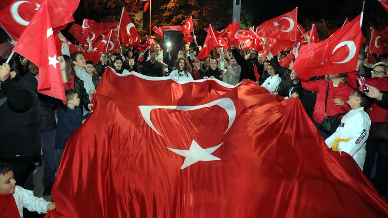 Edirne'de Cumhuriyet Bayramı kutlamalarında fener alayı düzenlendi