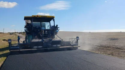 Edirne'de köy yollarını asfaltlama çalışmaları sürüyor