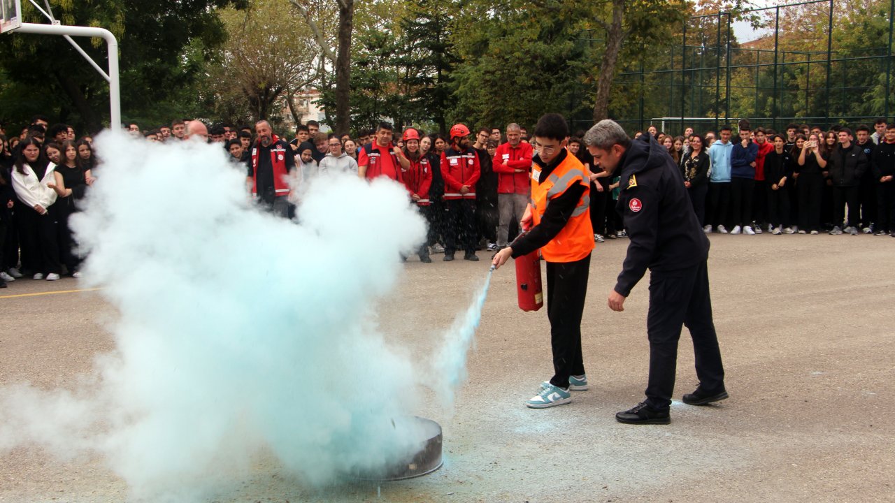 Edirne’de okullarda deprem ve yangın tatbikatı