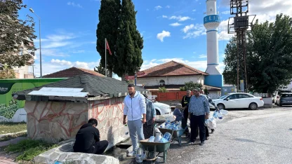 Edirne’de su kesintileri nedeniyle çeşme önlerinde kuyruk oluştu / Ek fotoğraflar