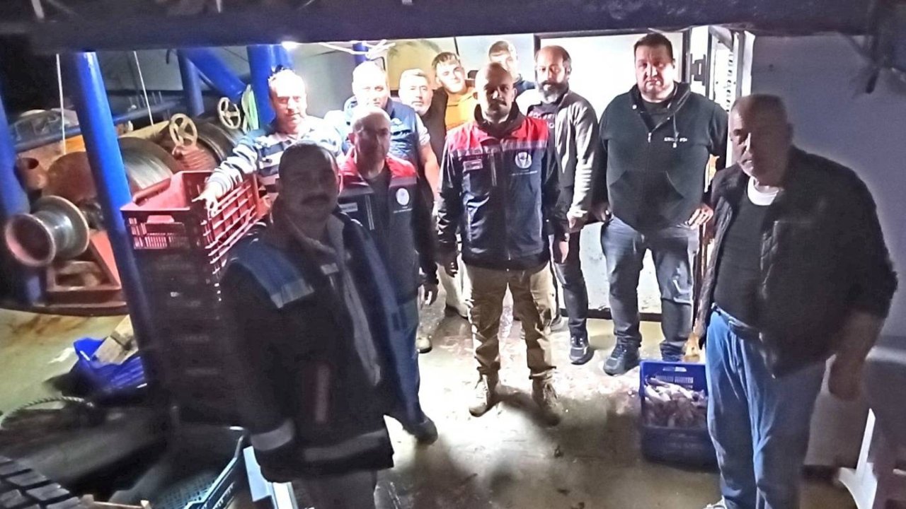 Enez Balıkçı Barınağı’nda trol gemilerine denetim