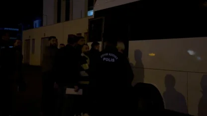 Eşi ve çocuğuyla marketten dönerken öldürülmüştü; 4 tutuklama