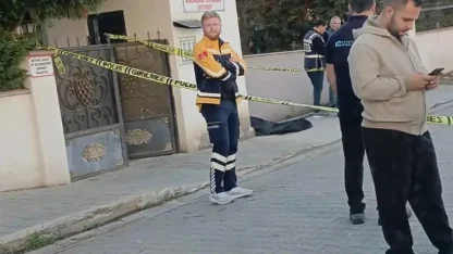 Eşini tabancayla göğsünden ve başından vurarak öldürdü