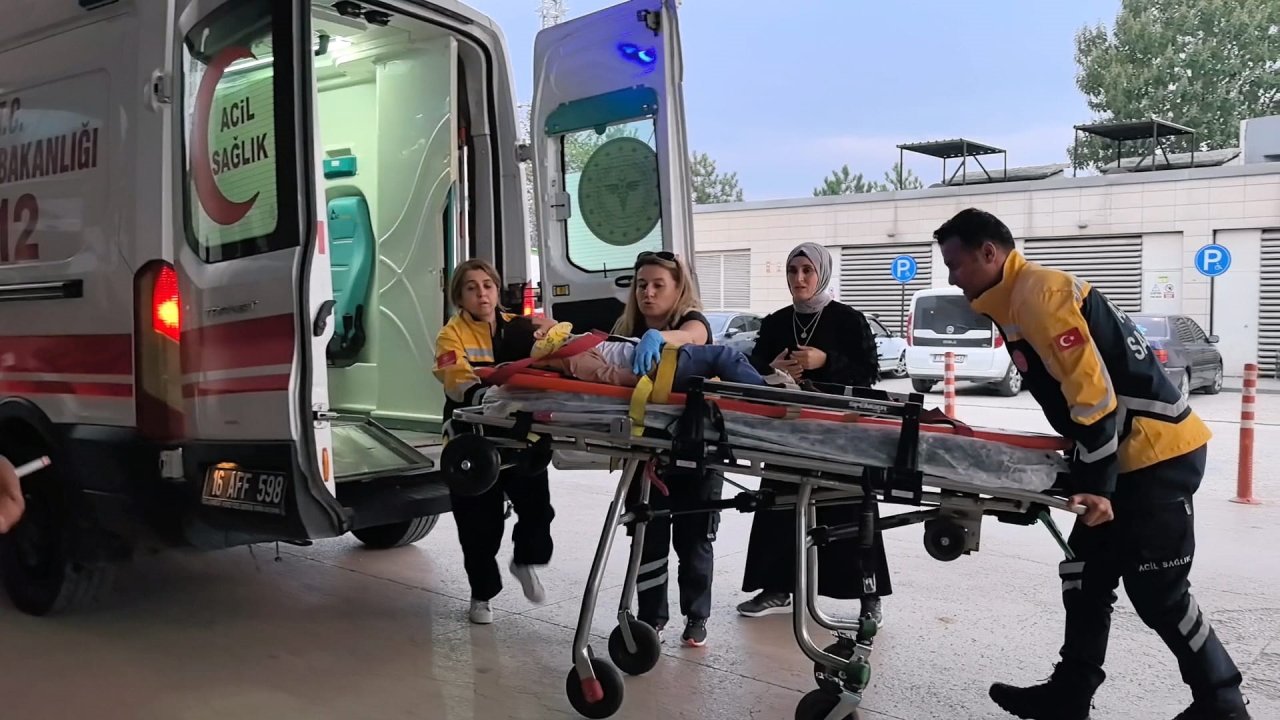 Evinde oyun oynarken pencereden sarkan 5 yaşındaki Serdar, 3&#039;üncü kattan düştü