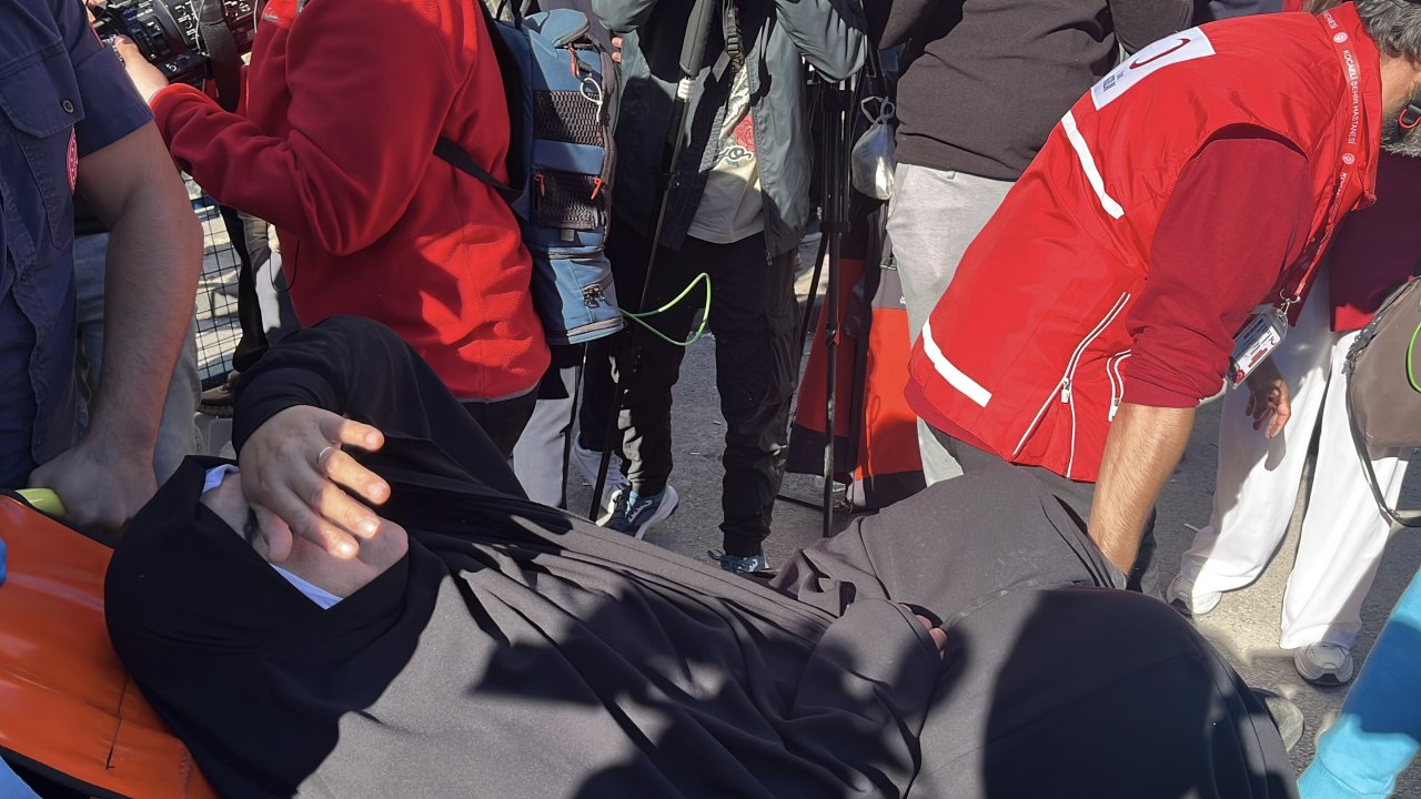 Gebze'de bina çöktü; 5 kişiden 2'sinin cansız bedenine ulaşıldı