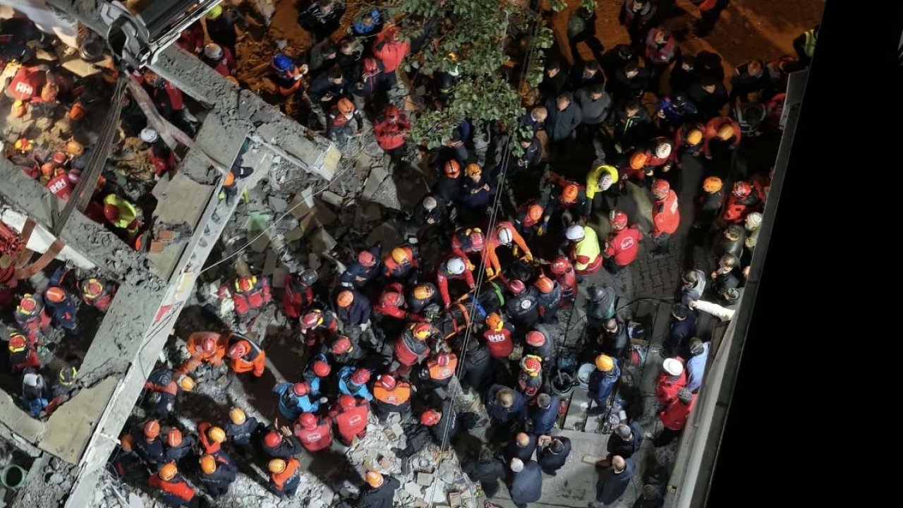 Gebze'de bina çöktü; 5 kişilik aileden 1'i sağ kurtarıldı, 4 ölü (19) / Görüntü ve fotoğraf eklendi