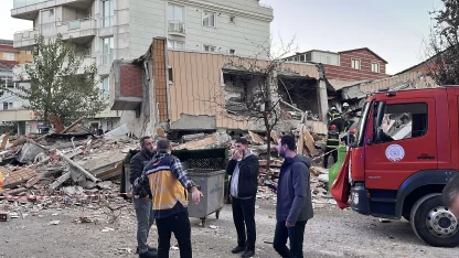 Gebze'de bina çöktü; kurtarma çalışması başlatıldı